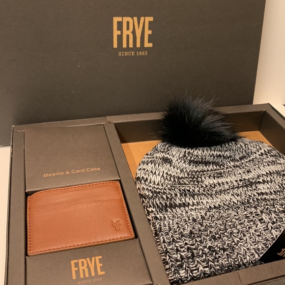 Frye Set 🌟 Beanie and Card Case - Picture 13 of 13